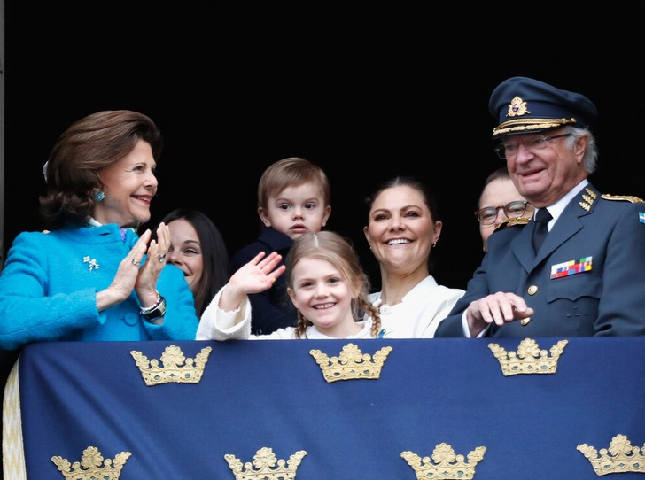 Король Швеции лишил пятерых внуков королевского титула