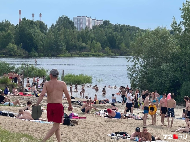Через микрорайон, который вскоре может стать еще больше, тюменцы едут на популярный дикий пляж | Источник: читатели 72.RU