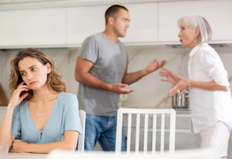 «Бесит свекровь, но мы должны жить вместе из-за традиций»