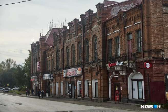 Камень-на-Оби местами очень напоминает Томск, только совсем провинциальный и сильно обделенный бюджетом. А еще — более дешевый | Источник: Александр Ощепков / NGS.ru