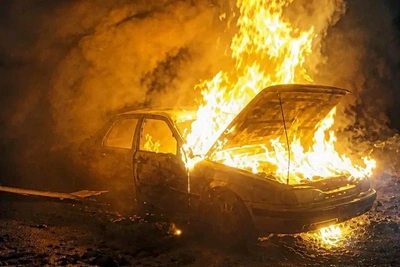 В Косицино сгорел автомобиль Toyota Carina