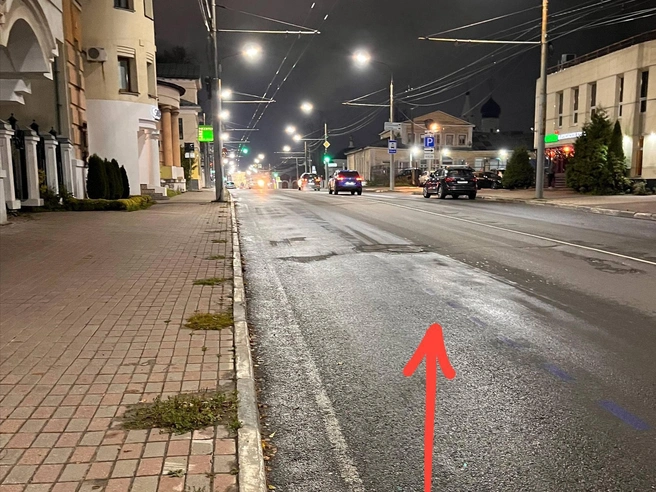 Внешний вид синей разметки в дождливую погоду | Источник: Виталий Германов
