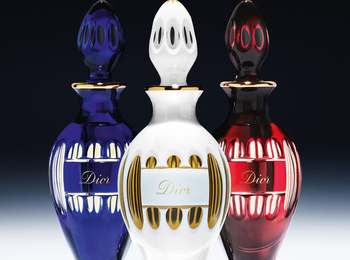 Амфоры-триколоры: классические ароматы Dior теперь в исторических флаконах
