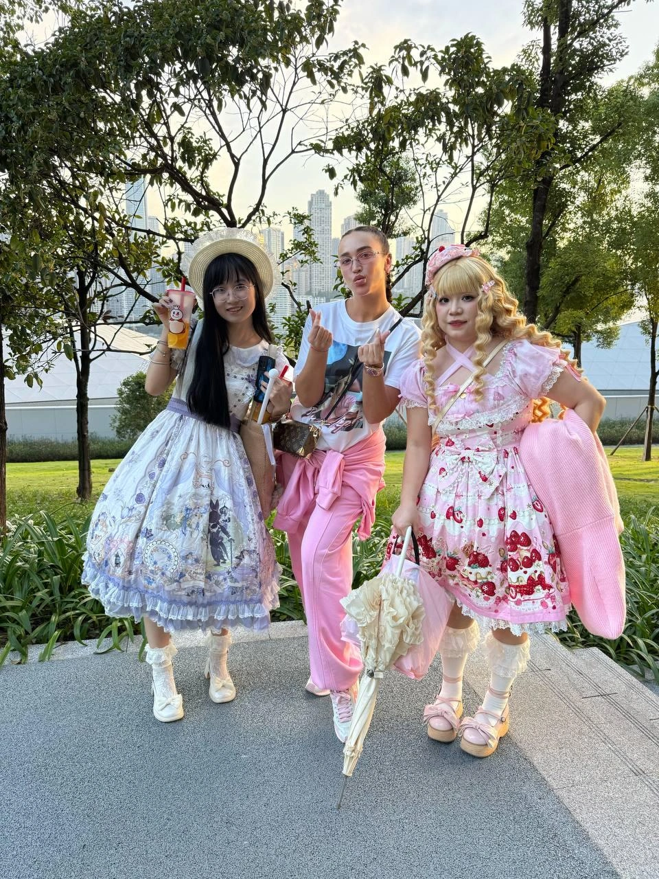 Бузова уже вовсю делится кадрами со съемок | Источник: Бузова / T.me