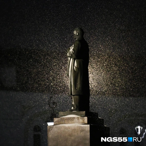 В ноябре Омск превратился в заснеженную зимнюю сказку | Источник: Евгений Софийчук / NGS55.RU