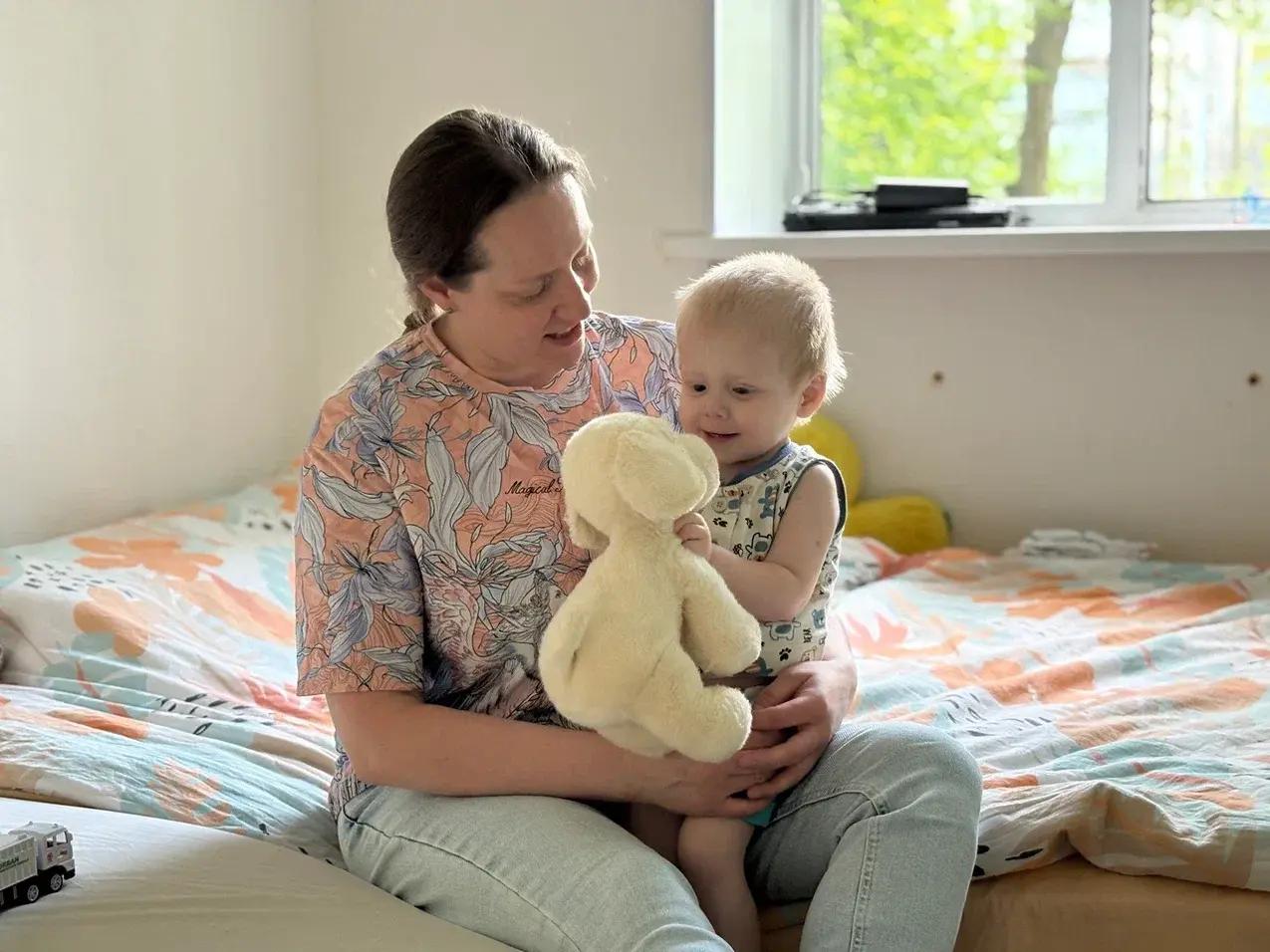 Таких детей в стране пятеро: как в Перми живет 3-летний мальчик, который питается только через капельницу