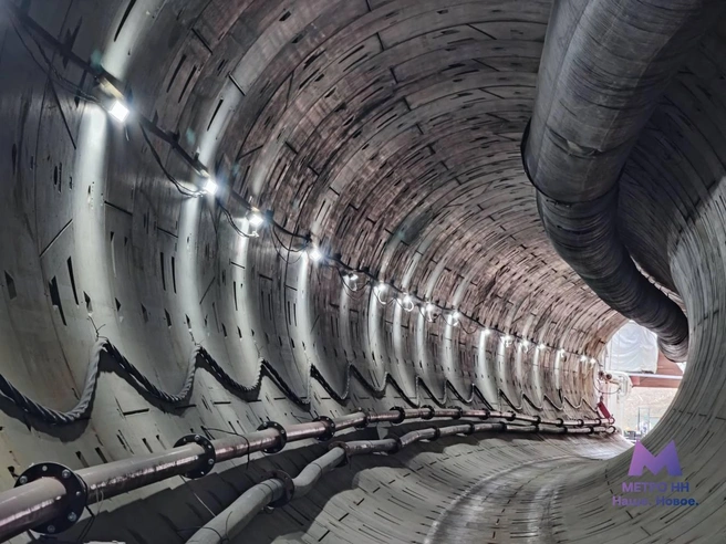 Рабочие готовятся прокладывать пути | Источник: metroHH / t.me