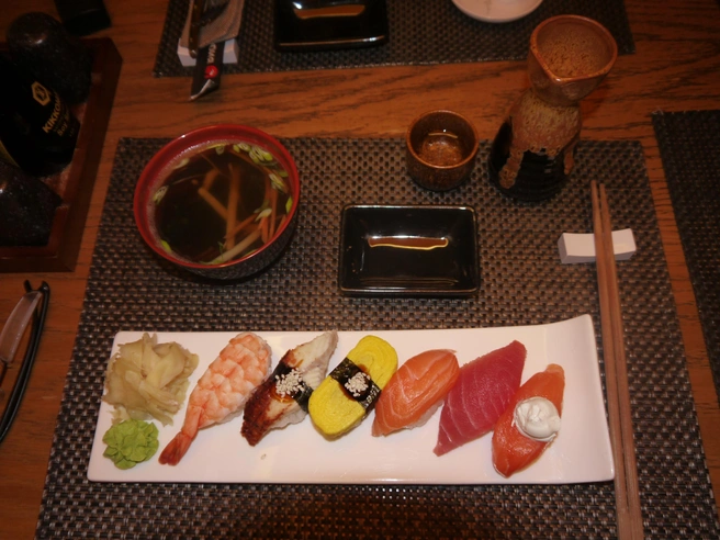 Несмотря на популярность «японской кухни», настоящие суши пробовали хоть раз в жизни далеко не все новосибирцы | Источник: Стас Соколов / NGS.RU