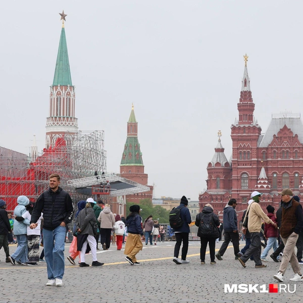 На Красной площади много туристов | Источник: Артем Устюжанин / MSK1.RU