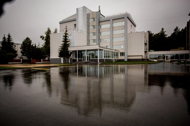 «Парус» близко расположен к городу и его хвалят и за процедуры, и за уютные номера. Но дешевым такой отдых не назвать | Источник: Александр Ощепков / NGS.ru