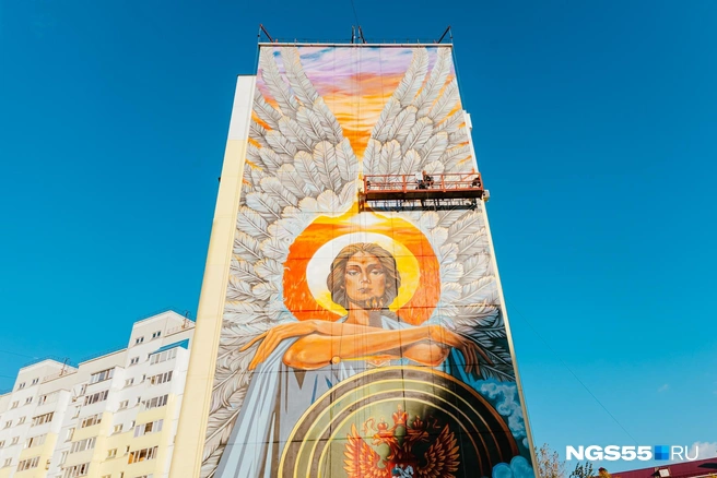 Пример мурала на многоквартирнике в Омске | Источник: Кирилл Башинский / NGS55.RU