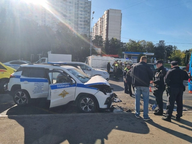 Автомобиль полиции врезался в автобус | Источник: Очаково-Матвеевское / T.me