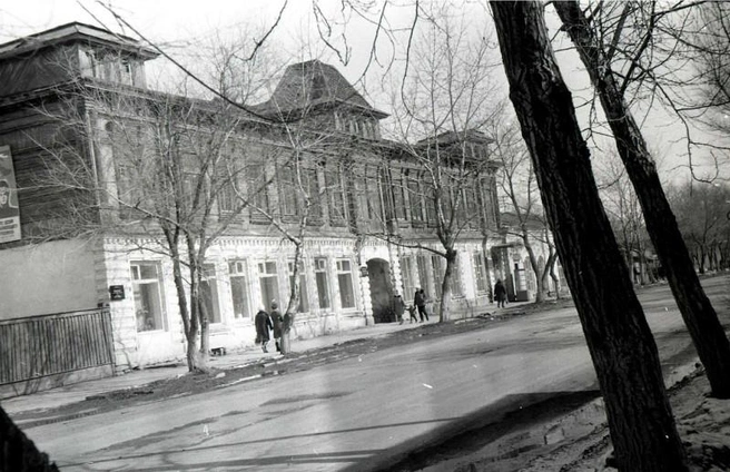 В 1980-е годы улица Маркса была проезжей | Источник: Из фонда Центра историко-культурного наследия Челябинска