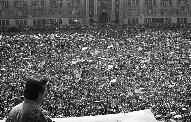 Митинг на площади 1905 года в дни путча.