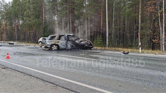 От удара одна из легковушек загорелась | Источник: Госавтоинспекция Югры / T.me