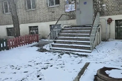 Снег, наледь и мусор скопились во дворах Центрального района Читы