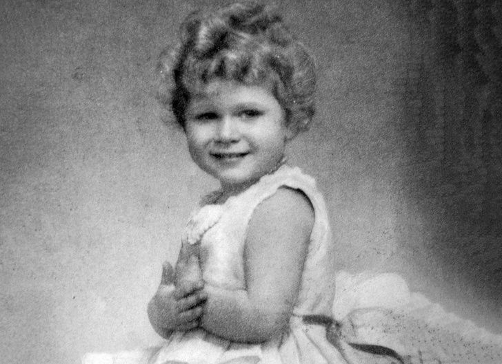20 детских фото Елизаветы II