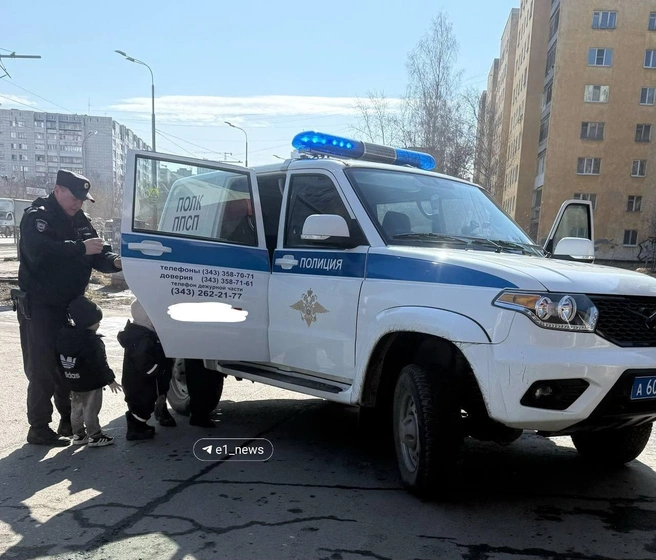 Сотрудники полиции вернули малышей в детский сад | Источник: Эльмаш Екатеринбург / T.me