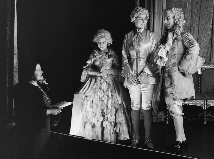 Рождественский театр Виндзоров: как принцессы Елизавета и Маргарет поднимали боевой дух нации