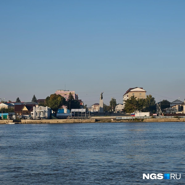 С воды Камень-на-Оби выглядит наиболее романтично | Источник: Александр Ощепков / NGS.ru
