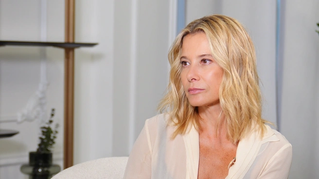 Дочке Юлии уже 26 лет, но последний раз Высоцкая могла с ней поговорить, когда той было лишь 14 | Источник: FAMETIME TV / rutube.ru