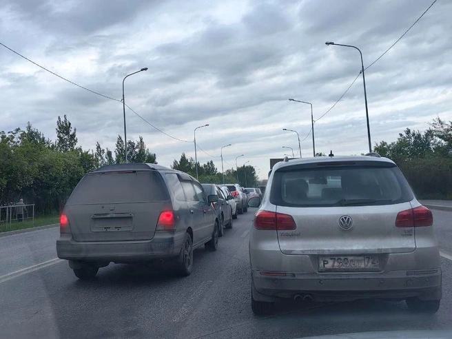 Судя по всему, впереди произошла авария | Источник: читатель 72.RU