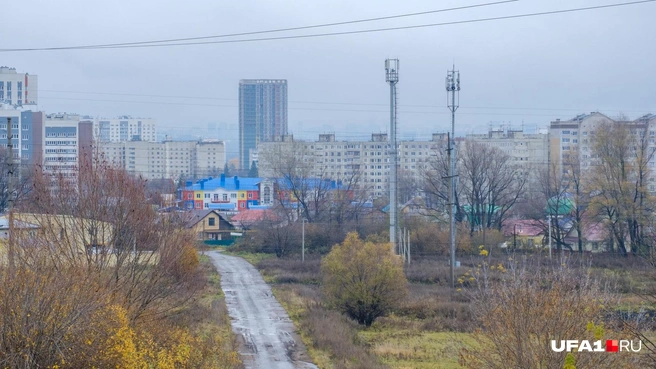 Дорога между Демой и кладбищем | Источник: Булат Салихов / UFA1.RU