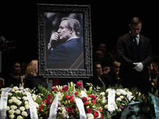 Юрия Соломина похоронили рядом с женой на Троекуровском кладбище
