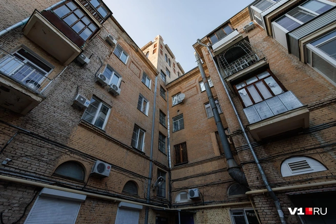 Вот так башенка выглядит со двора | Источник: Алексей Волхонский / V1.RU