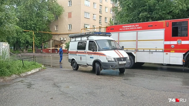 Жителей к месту происшествия не пускают | Источник: читатель 74.RU