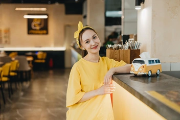 Здесь каждый день встречаются семьи, друзья, коллеги, случайные прохожие | Источник: Ксения Зимина