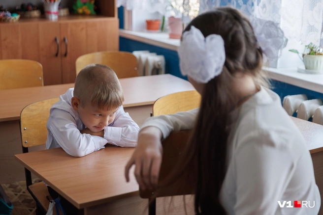 Первый урок в этом году. Кажется, кто-то уже перехотел учиться | Источник: Алексей Волхонский / V1.RU