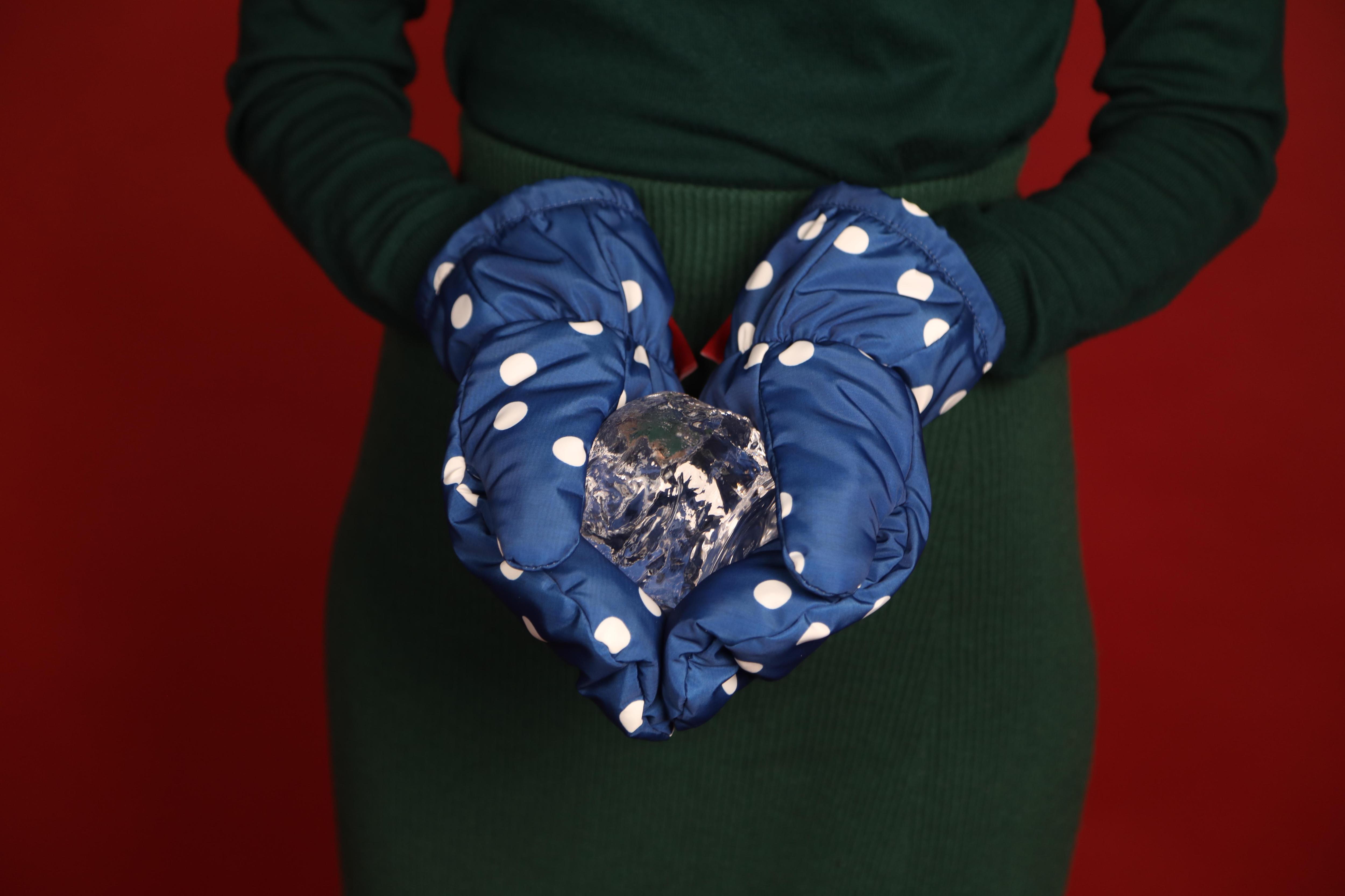 «Снег» по коми-пермяцки: в Перми презентовали коллекцию аксессуаров с традиционными мотивами