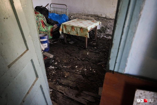 В таком состоянии комната аварийного дома | Источник: Дарья Паращенко / 93.RU