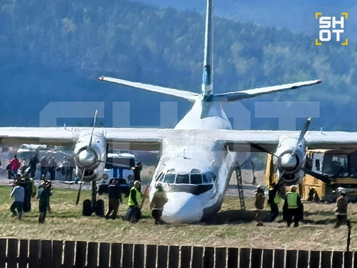 Лайнер не смог приземлиться и тогда ушел на второй круг. После этого Ан-24 пропал с радаров 