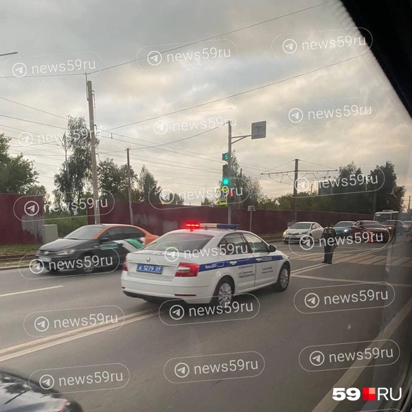 На месте ДТП было видно два автомобиля | Источник: Читатель 59.RU 