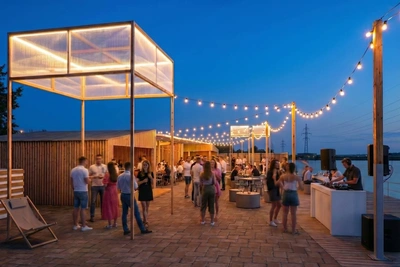 На Визовском пруду сделают площадку для йоги и танцев