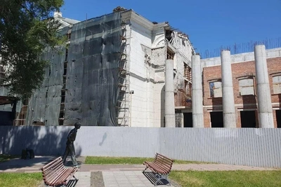 Фирма с выручкой 368 млн рублей консервирует саратовский театр