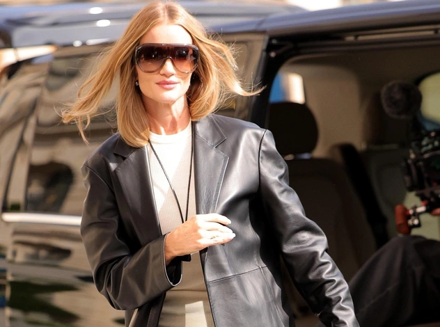 Роузи Хантингтон-Уайтли в Париже