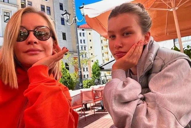 Юлия Пересильд отсчитала хейтеров за обвинения дочери в блатном поступлении | Источник: juliaperesild / Instagram (экстремистская организация, деятельность запрещена на территории РФ)