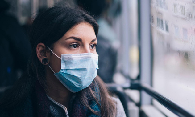 «Маски не убирайте»: в Великобритании впервые человек заразился редким вирусом свиного гриппа