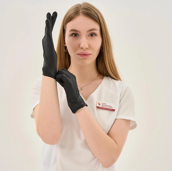 Клиника гордится своими специалистами | Источник: SKYDENT