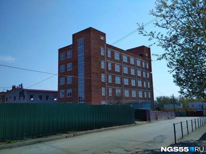 Здание не могли продать почти четыре года | Источник: Мария Фомина / NGS55.RU
