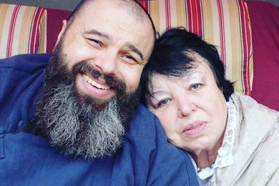 Максим Фадеев попросил молиться за маму