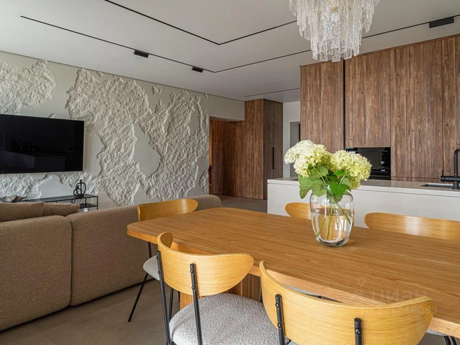 Изображение показывает совмещенную кухню и гостиную. | Источник: «ЦИАН»