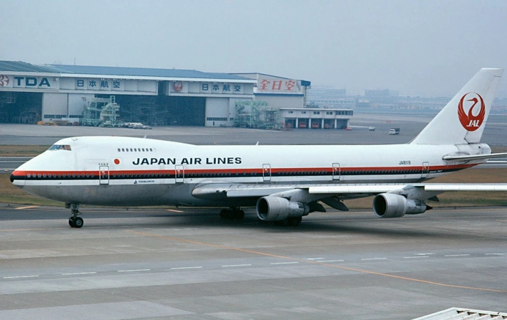 Boeing 747 с бортовым номером JA8119 авиакомпании Japan Air Lines в аэропорту Токио за год до трагедии | maximonline.ru