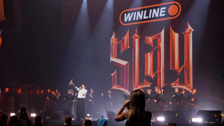 750+ тысяч зрителей, светский раут и магия каллиграфии от Покраса Лампасa: в Москве прошла премия Slay 2025 | Источник: Пресс-служба