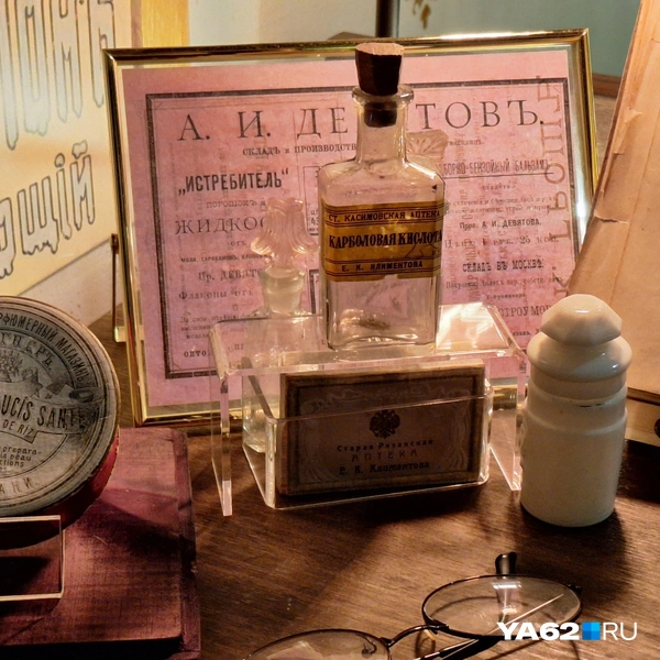 Пудра в картонной коробке является одной из самых ценных вещей в салоне | Источник: Мария Борзева / YA62.RU