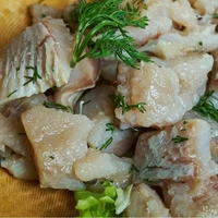 Российское блюдо вошло в топ-100 самых ужасных в мире: что это за закуска, в чем ее ценность и как ее готовить?