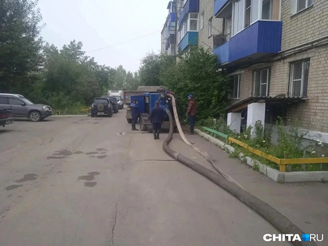 В мэрии сообщили, что со двора воду уже откачали | Источник: пресс-служба мэрии